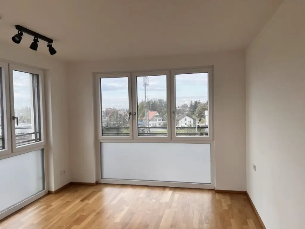 Großzügige, lichtdurchflutete 4 Zimmer Wohnung mit Balkon im Zentrum von Dornbirn
