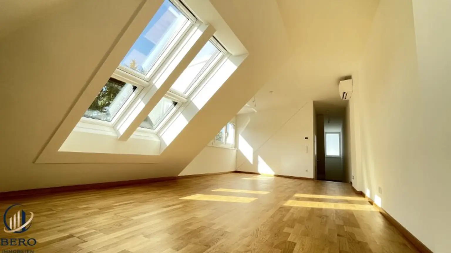 "Erstbezug- 3 Zimmer-Maisonette mit großer Terrasse