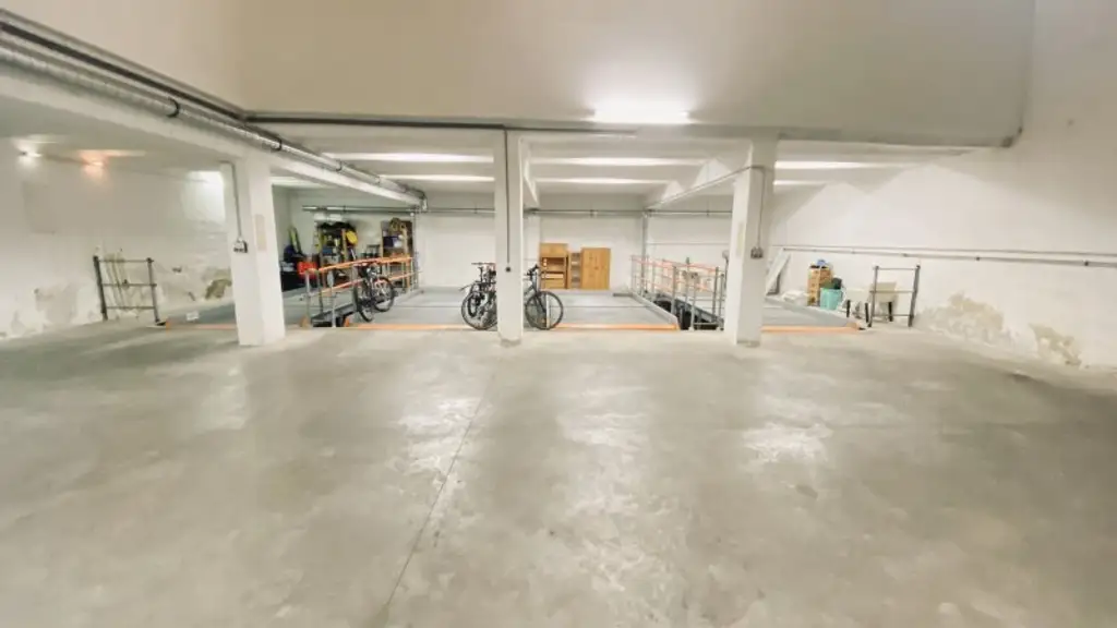 Schöne 4 Zimmer Wohnung mit Terrasse. Nähe Mariahilfer Straße