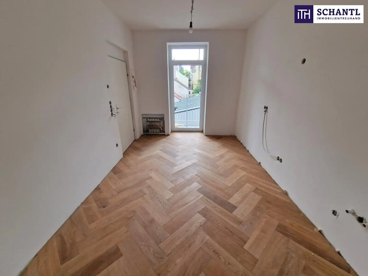 ***Ein Zuhause zum Verlieben – stilvoll saniertes Altbaujuwel mit 3 Zimmern, Klimaanlage, Terrasse & edlem Fischgrätparkett - überzeugen Sie sich selbst bei einer Besichtigung***