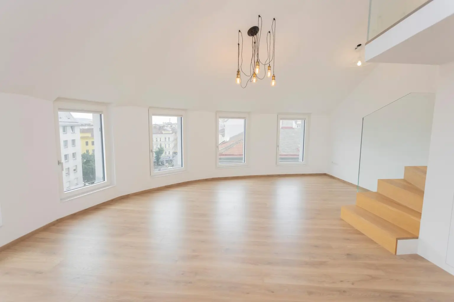 Exklusive Dachgeschoss-Maisonette mit 360° Wienblick und drei Terrassen - 1100 Wien