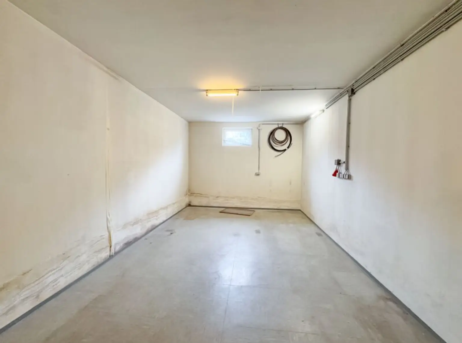 🏡 Großzügiges Einfamilienhaus mit Werkstattkeller, Garage & Terrasse in Stockerau mit Ausbaupotenzial!