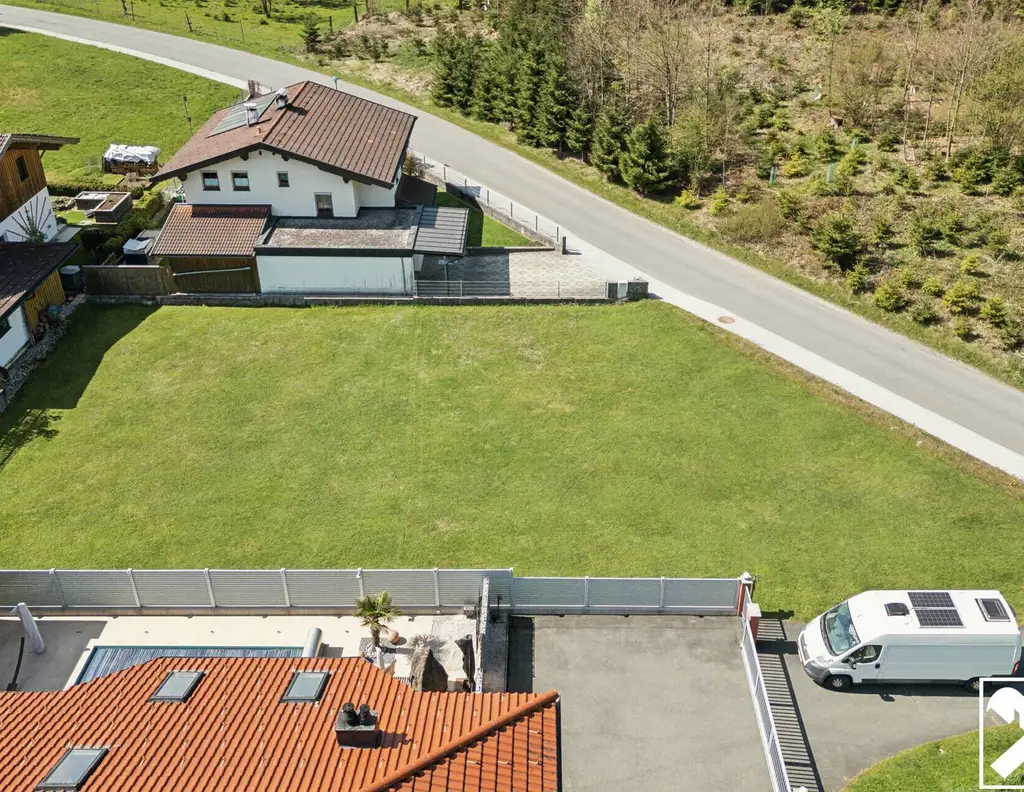 Sonniges Baugrundstück mit inspirierendem Visualisierungskonzept