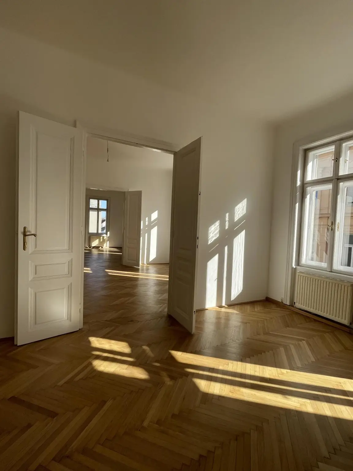 helle 4-Zimmerwohnung im Stilaltbau in super zentraler Lage des 6. Bezirks