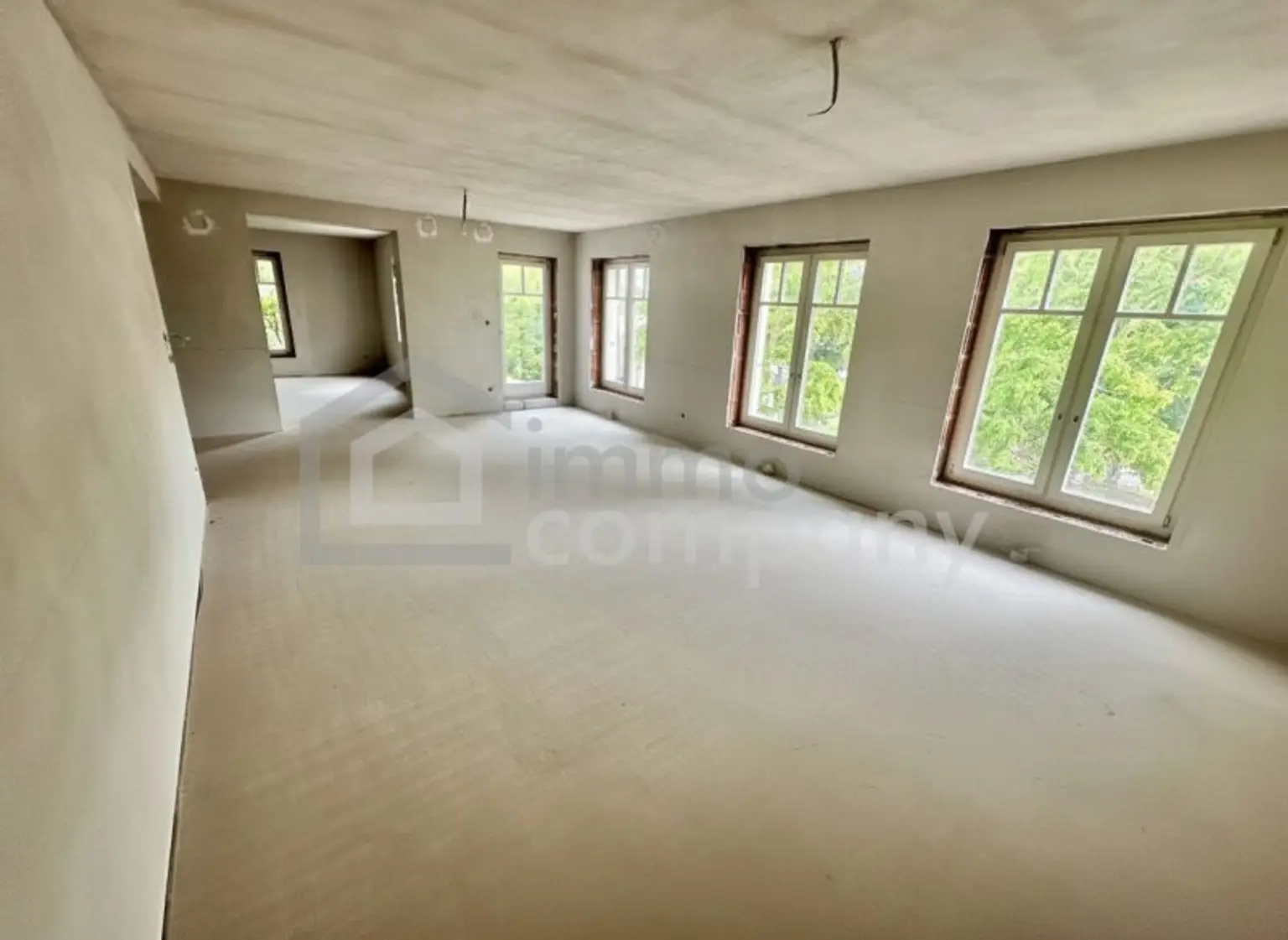 Luxuriöse Villa in Hamuliakovo: 600m², 14 Zimmer, Erstbezug mit Stadt- und Grünblick!