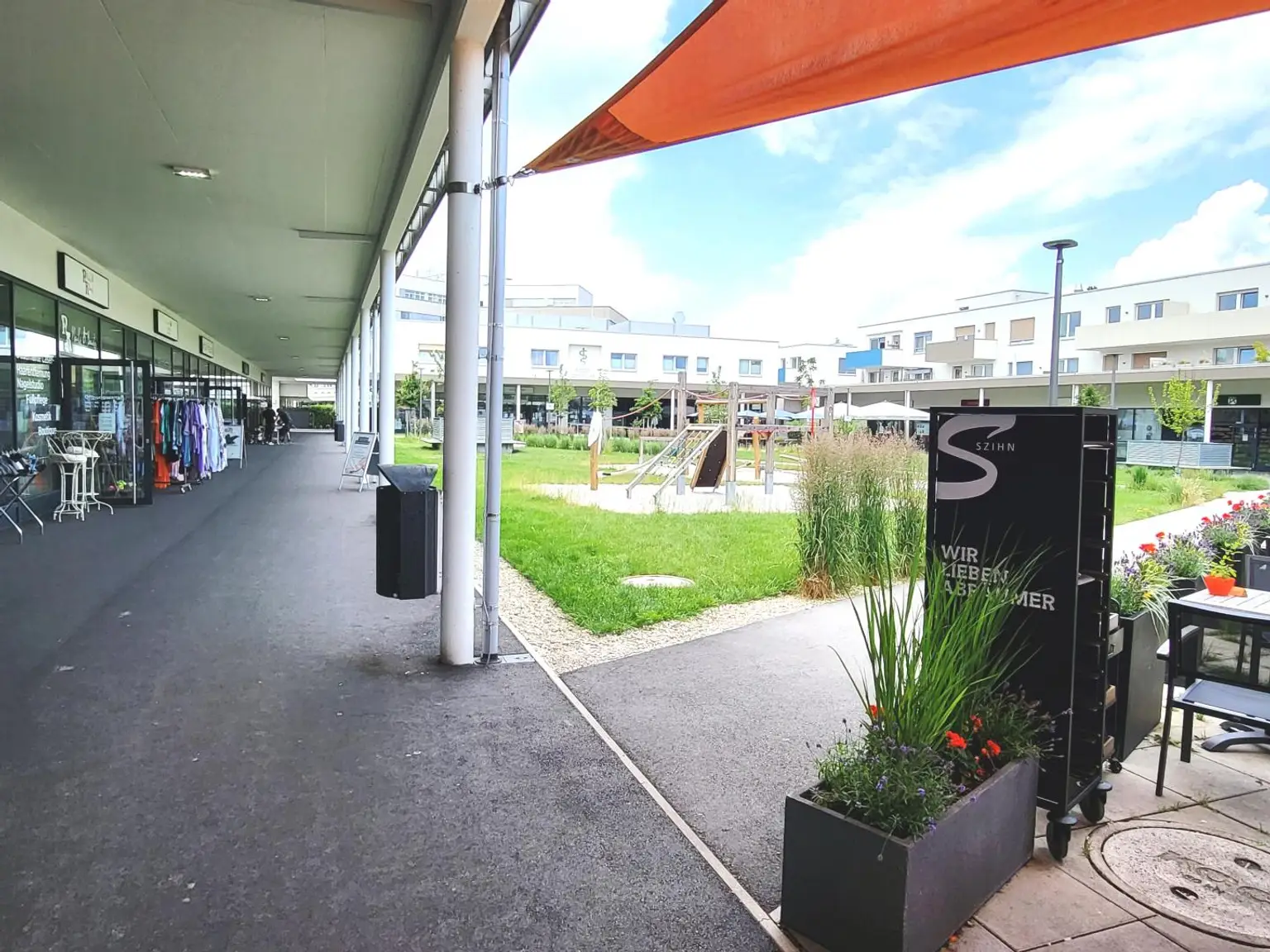 13 Einkaufszentrum