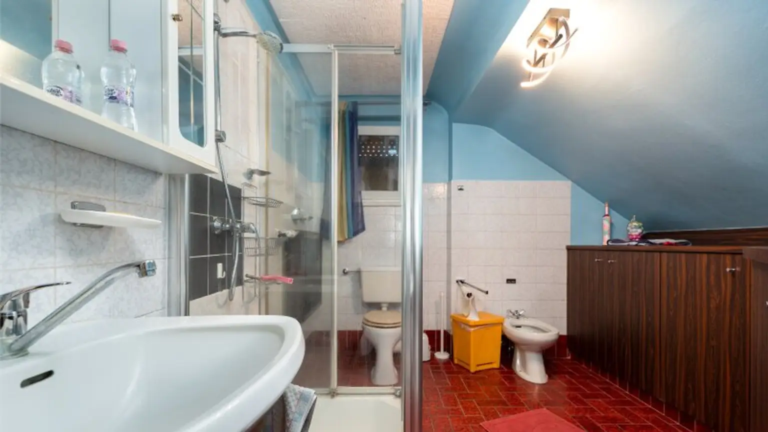 Kapitalanlage mit Potential – 2 Häuser auf Eckgrundstück mit rund 938 m² Grundstücksfläche!