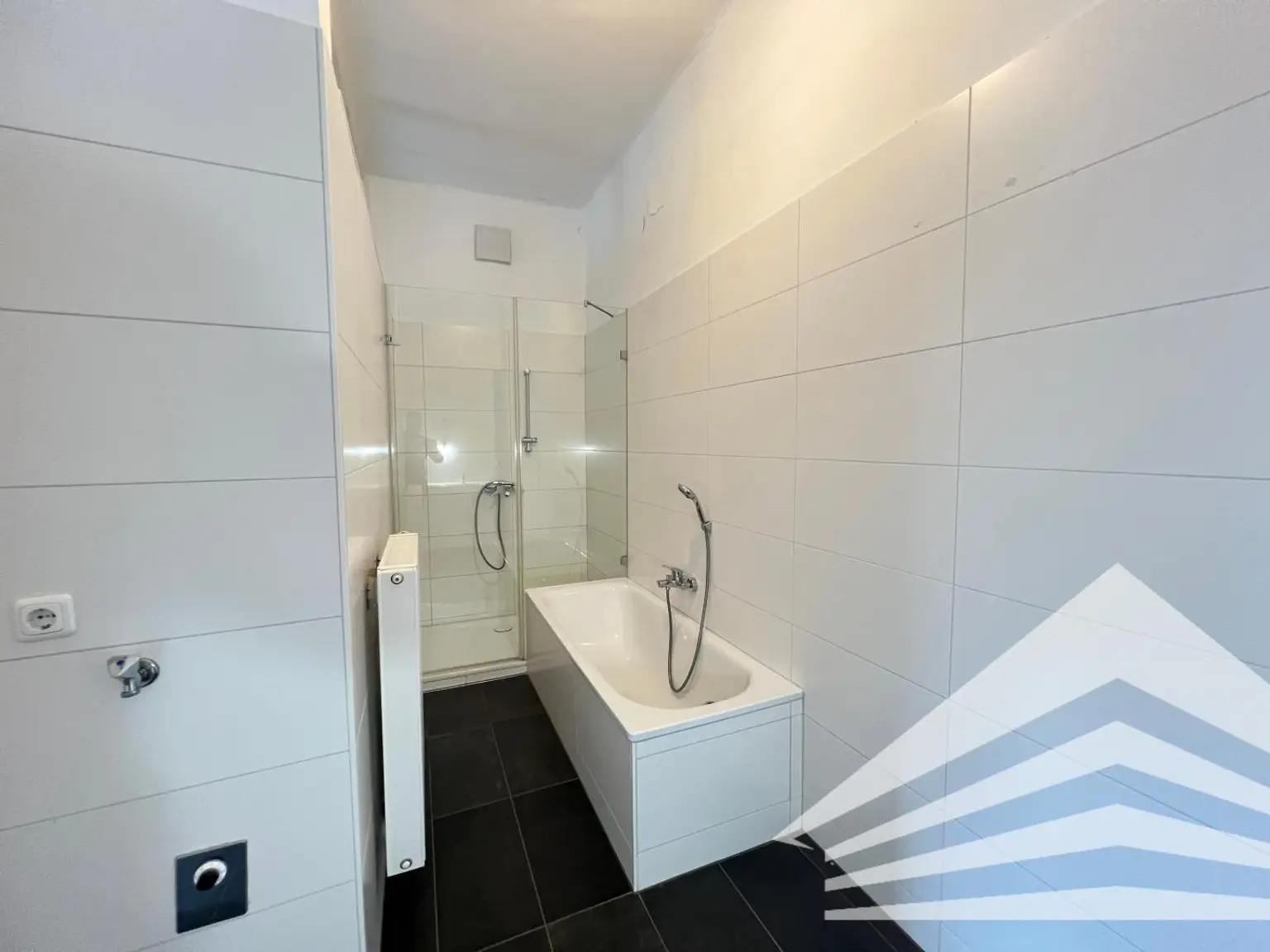 Wunderschöne 3 Zimmer-Altbauwohnung mit Küche und großem Balkon im Linzer Zentrum!