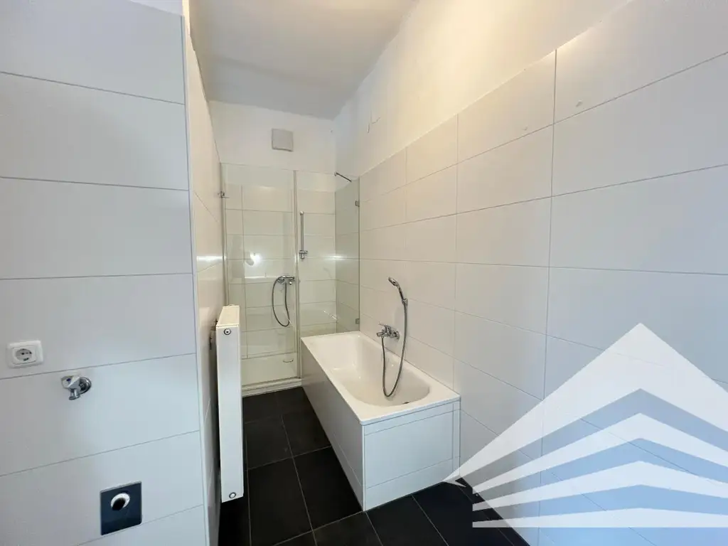 Wunderschöne 3 Zimmer-Altbauwohnung mit Küche und großem Balkon im Linzer Zentrum!