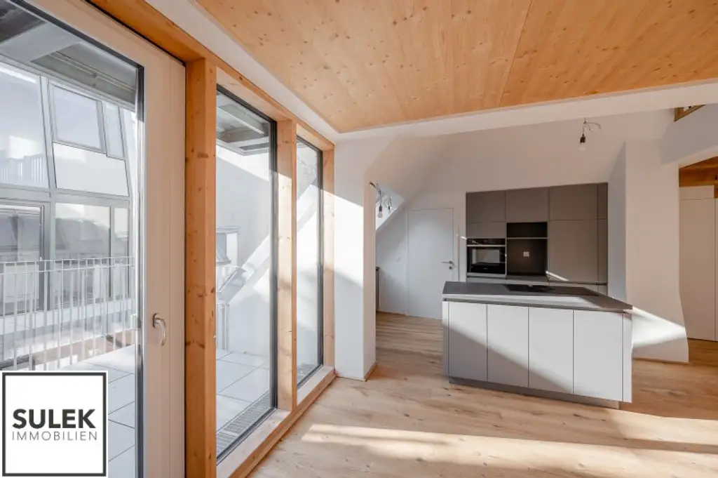 Erstbezug mit weitläufigem & lichtdurchfluteten Wohnbereich, sowie 2 hofseitigen Freiflächen