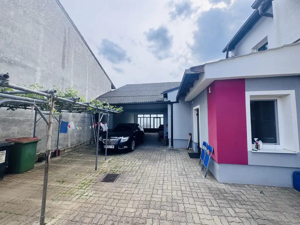 2-Familienhaus mit großem Garten in Ruhelage – ideal für Großfamilien