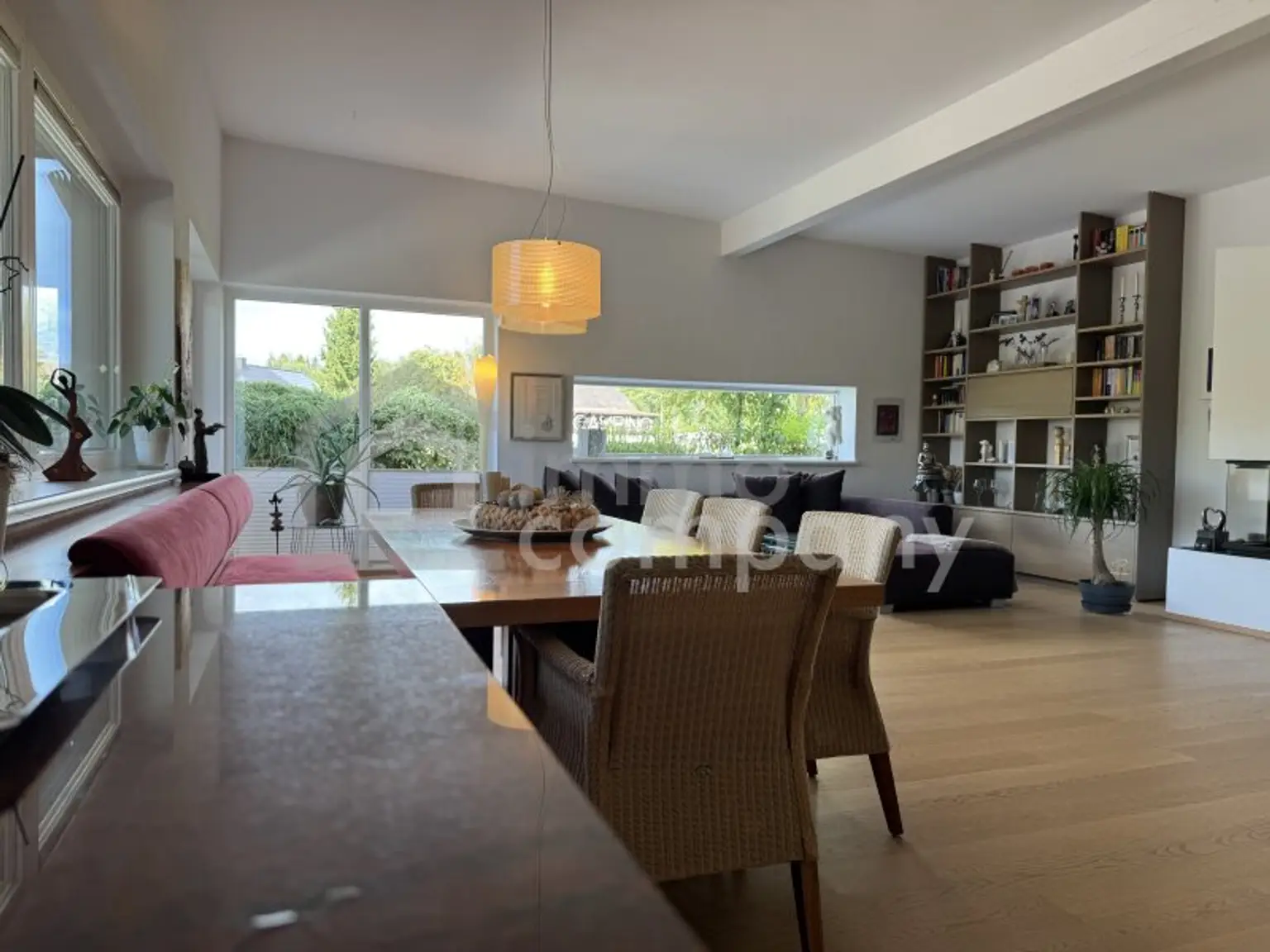 Bungalow in einmaliger Lage in Attersee Ort. 155m² Luxus mit kleinem Garten und großer Terrasse!