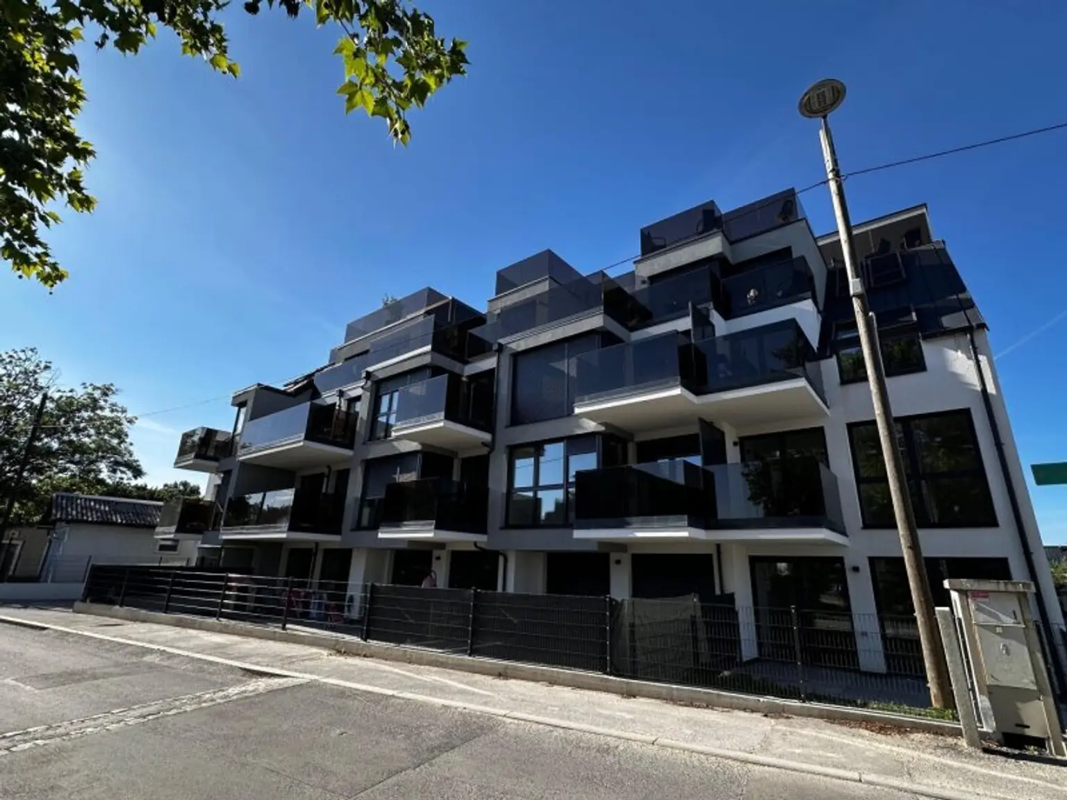 Monthly Rental! Luxury Living! Penthouse! Skyline+Kahlenberg View! Terrasse! Garage!