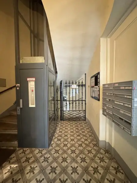 Anlagepaket mit 5 Geschäftslokale & 1 Wohnung – stabile Mieteinnahmen – attraktive Rendite 5,25%