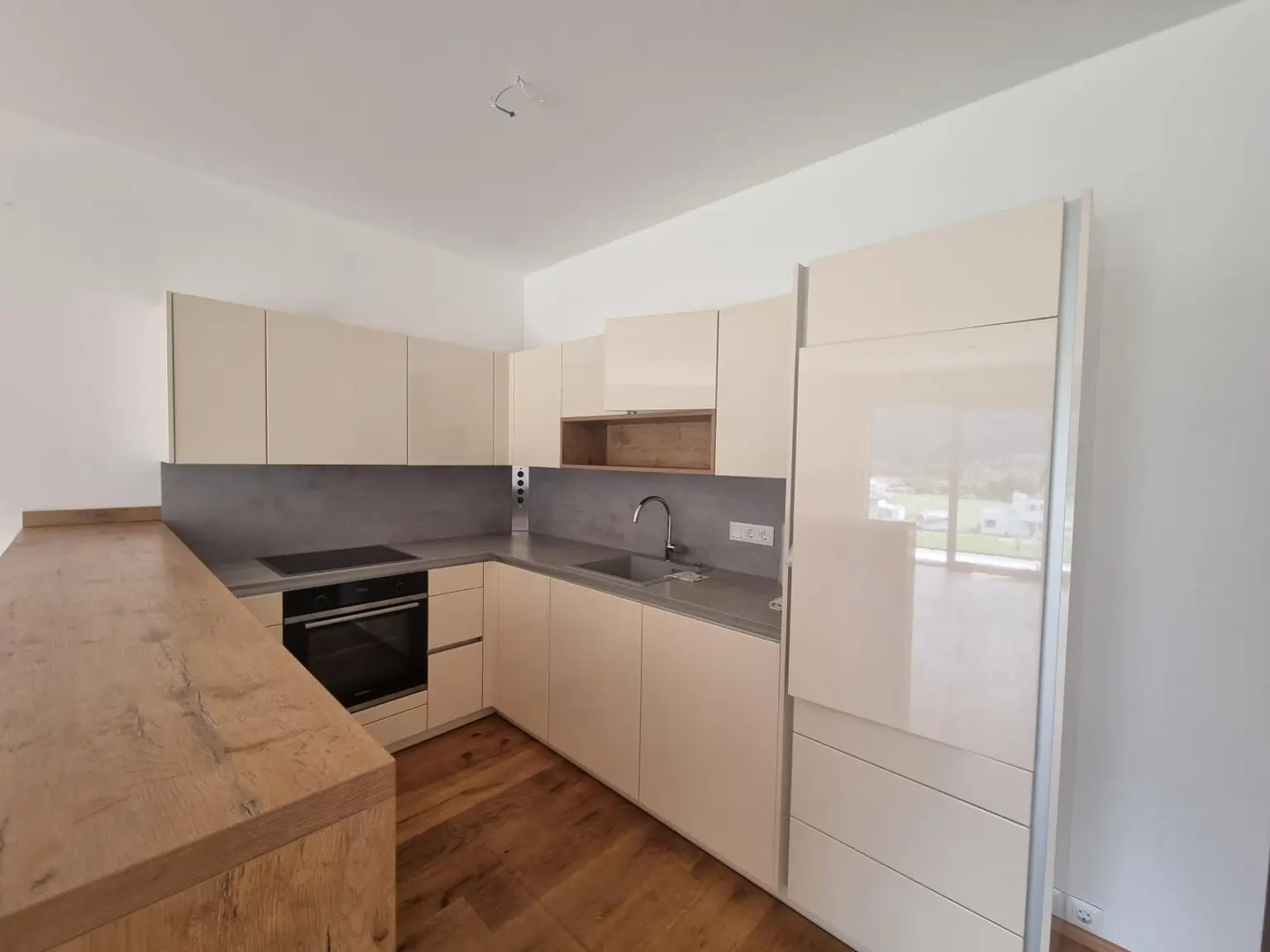 Moderne Neubau-Mietwohnung mit zwei Tiefgaragenplätzen
