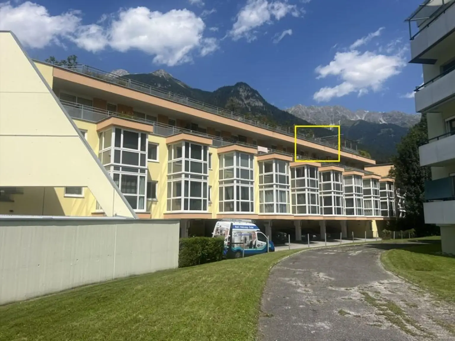 Attraktive  3 Zimmer-Maisonette-Wohnung mit Dachterrasse in Uninähe
