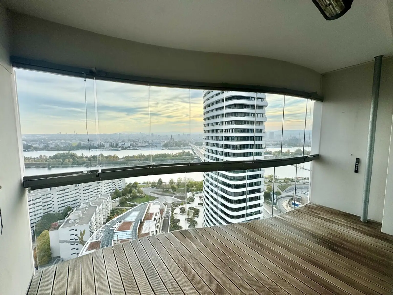 Provisionsfrei: U1 Donauinsel - Schnäpphen Hit! Außergewöhnliche Liegenschaft inklusive täglichem Urlaubsfeeling