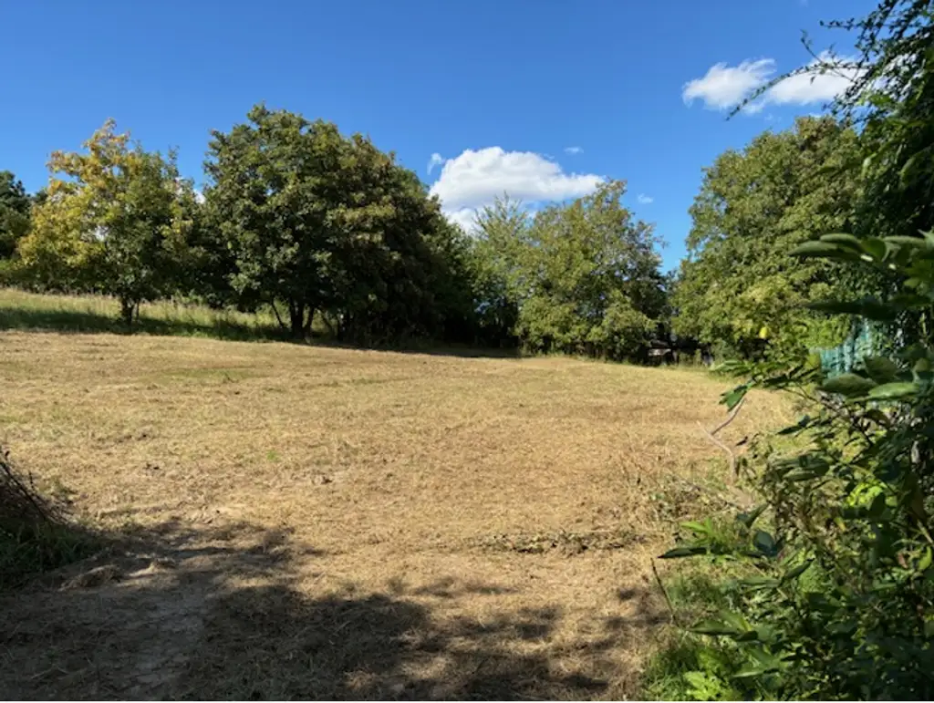 KAUFANBOT LIEGT VOR!      Wohnen im Grünen – Leben in Stadtnähe. Traumhaftes Grundstück im Wischathal!