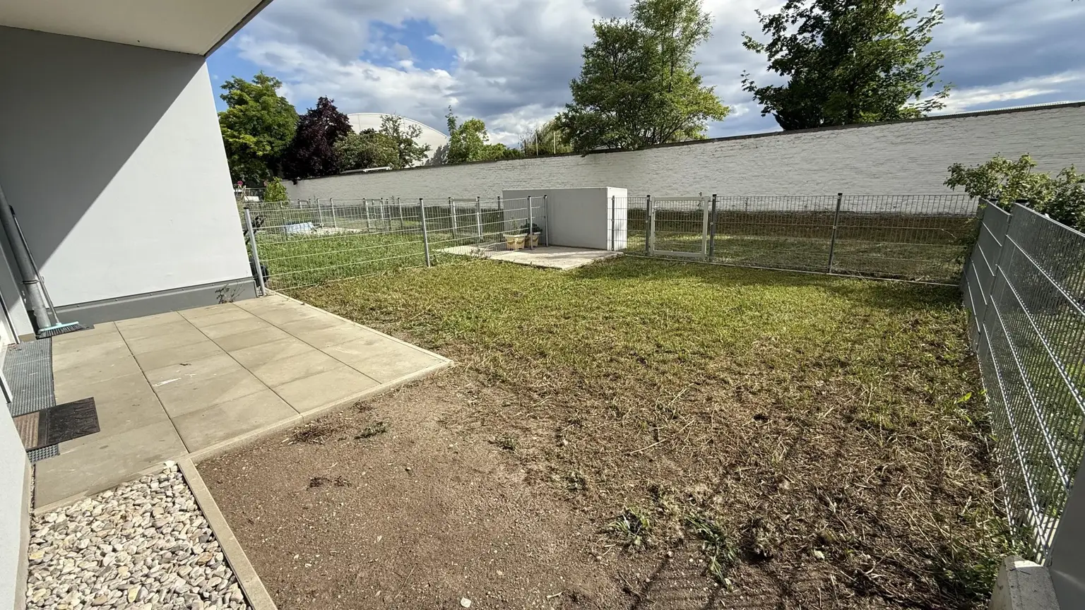 Moderne Neubauwohnung mit EIGENGARTEN und TERRASSE nahe Akademiepark