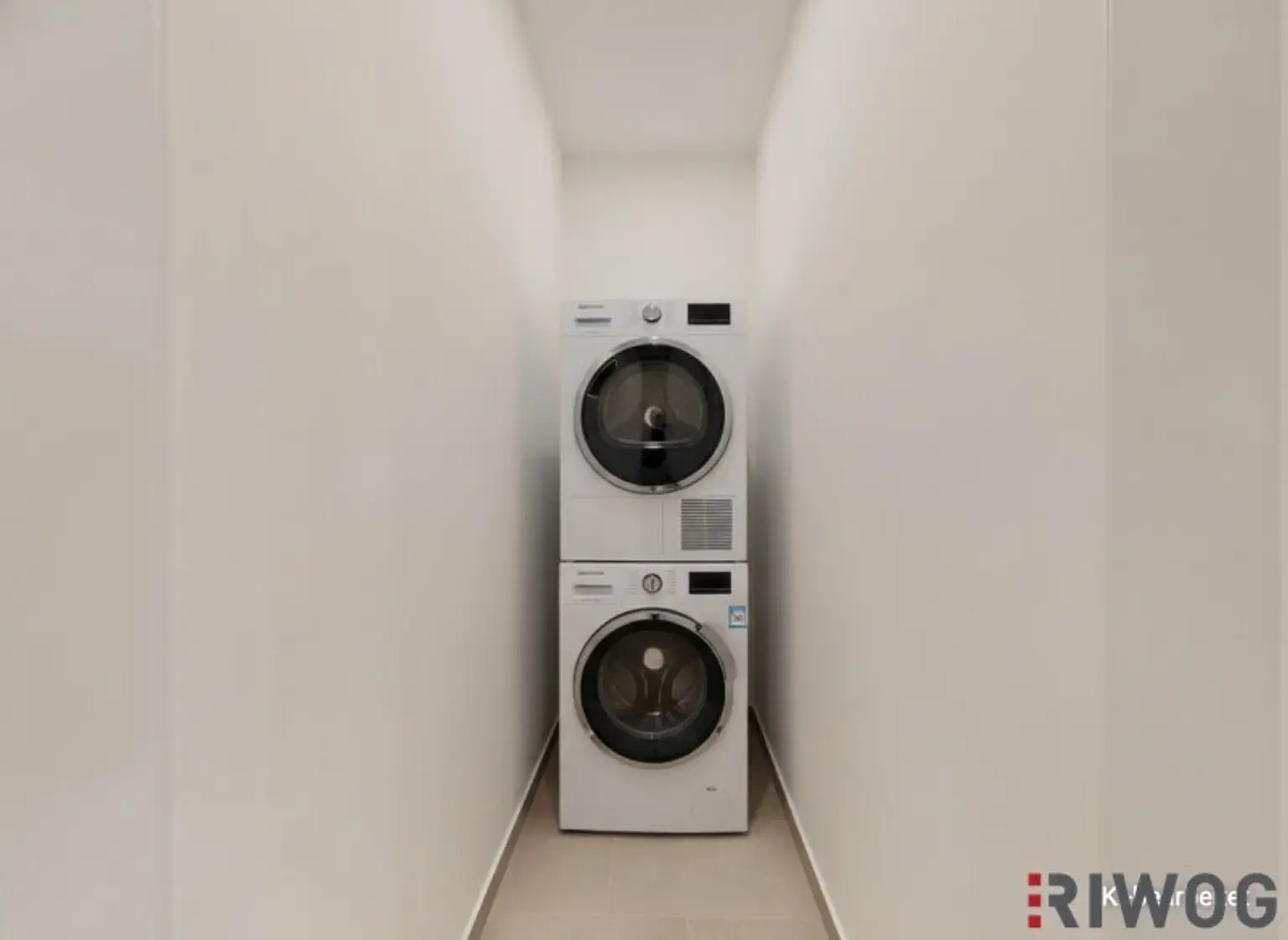 ERSTBEZUG nach Sanierung I 3 Zimmer Wohnung mit Balkon in wundervoller Grünlage I Tischler Einbauküche inkl. Siemensgeräte im Preis inbegriffen