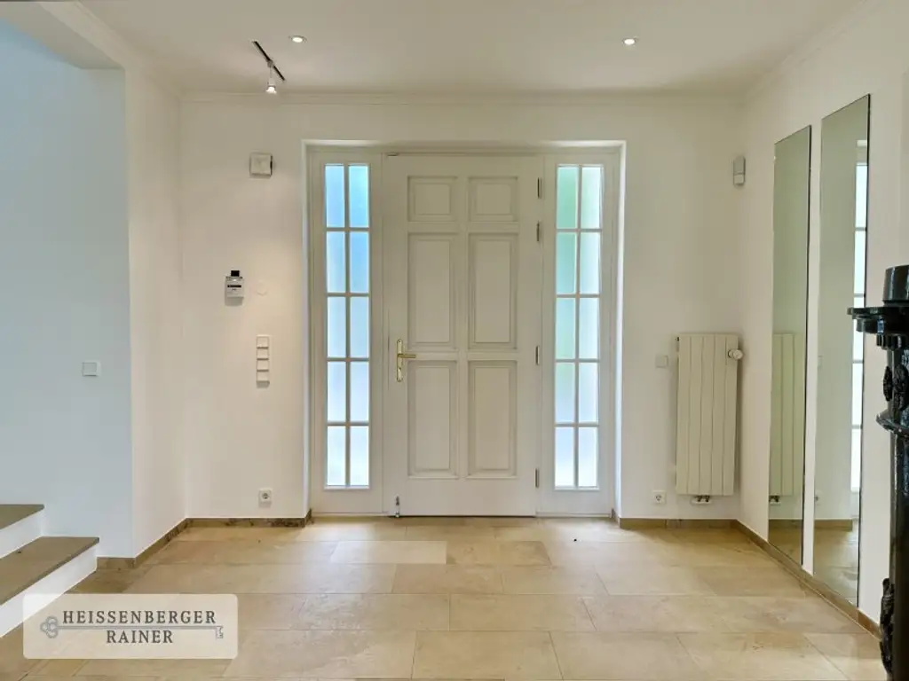 WOHNEN AM SEE /// REPRÄSENTATIV UND GROSSZÜGIG /// ELEGANTE SEEVILLA MIT ZWEI SEPARATEN EINHEITEN