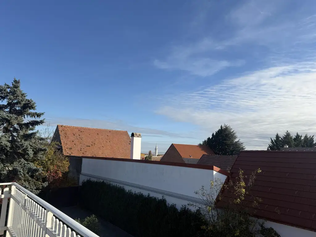 Zwischen Weinreben und Wellen-  Ein Haus mit Geschichte