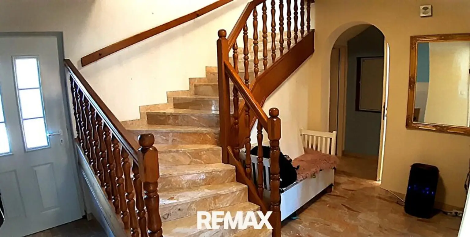 Vorraum mit Stiegenaufgang