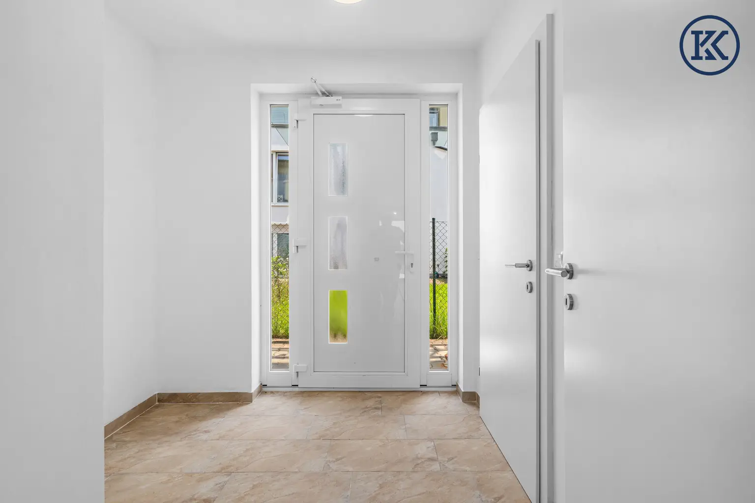 Zuhause im Grünen – Lichtdurchflutete Wohnung mit Dachterrasse & Gartenoase