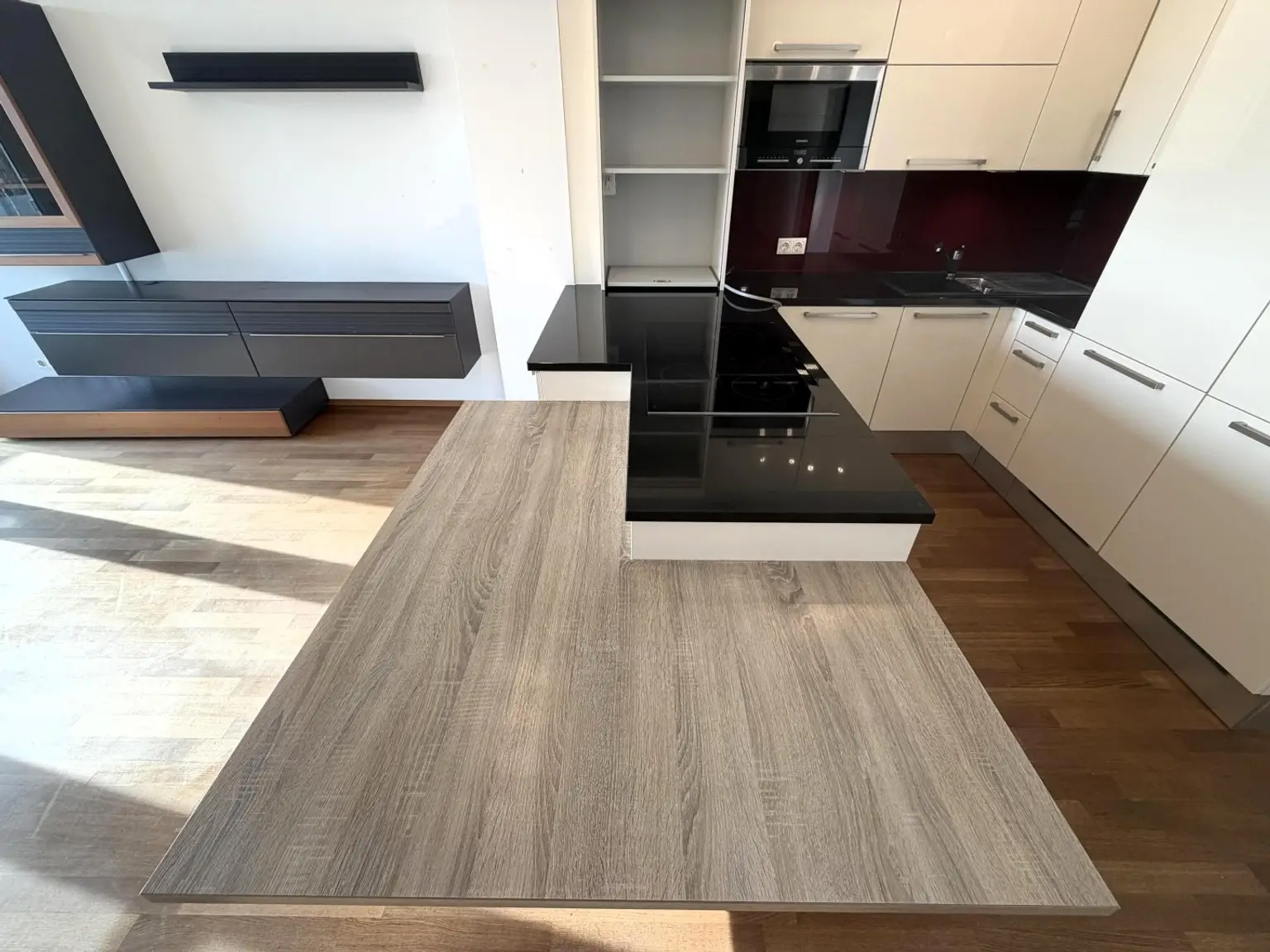 Wohn- / Essküche / Detail-Essplatte