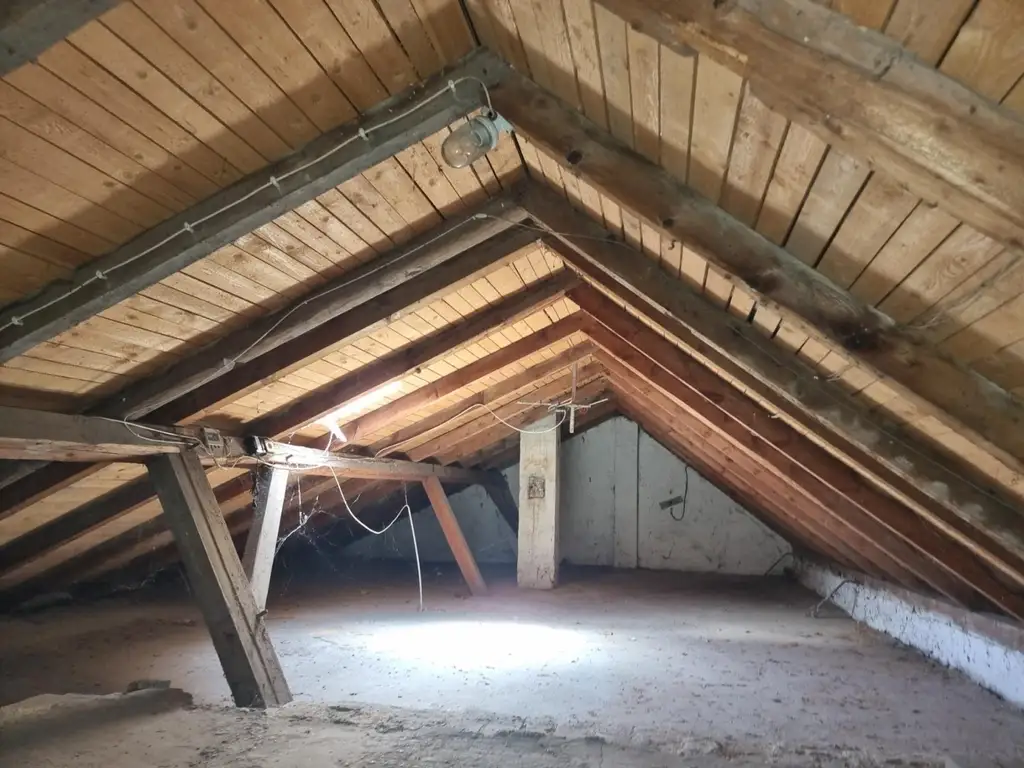 "Universelles Grundstück in Zentrumszone"