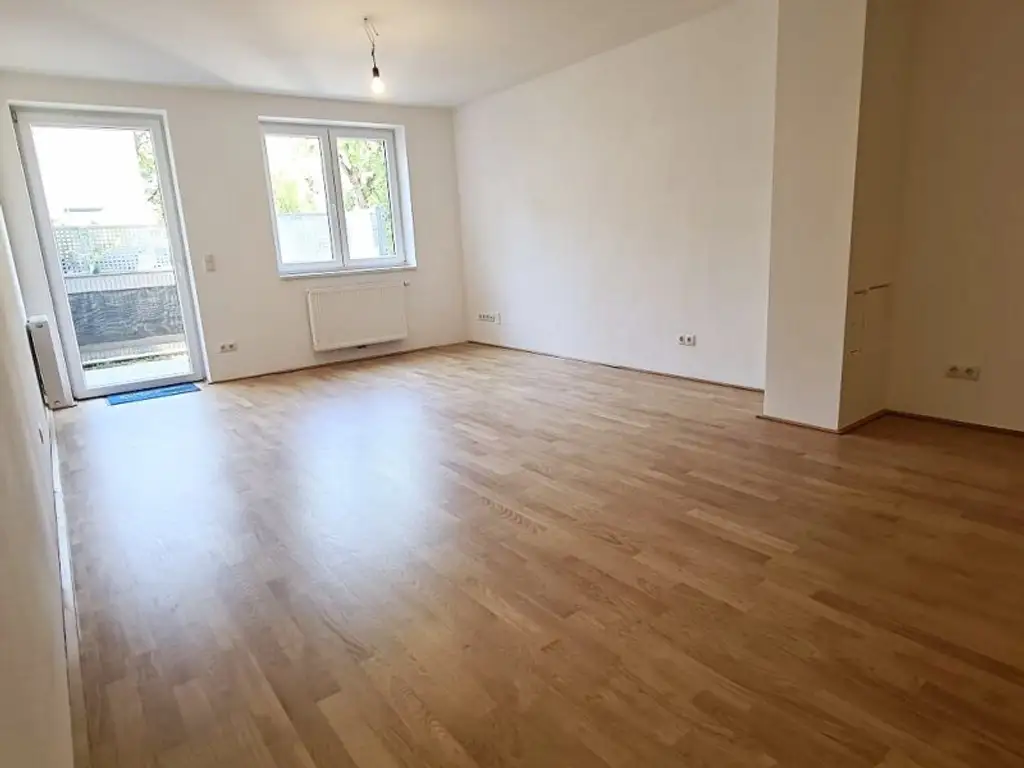EIGENGARTEN, LORYSTRASSE, 75 m2 Neubau mit 23 m2 Garten, 2 Zimmer, Wohnküche, Wannenbad, Parketten, 1. Liftstock