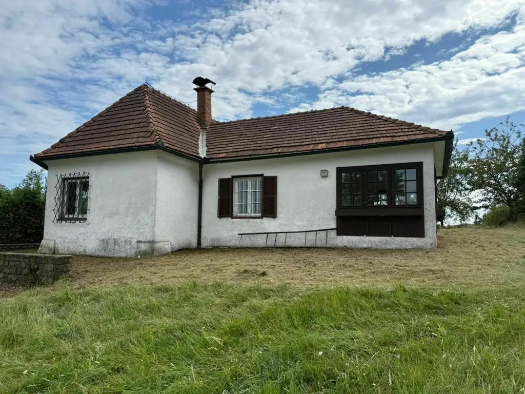 ***Scheibengrund mit charmanten sanierungsbedürftigen Haus*** Rundumblick von der Riegersburg bis zur Koralm*** Traumhafte Alleinlage ***
