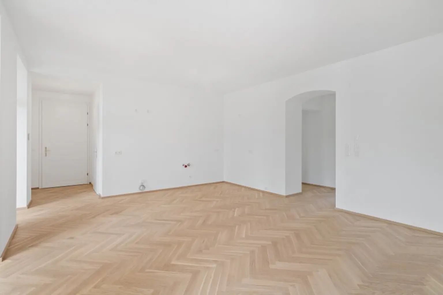4-Zimmer-Altbaueigentumswohnung in generalsaniertem Altbau mit Balkon