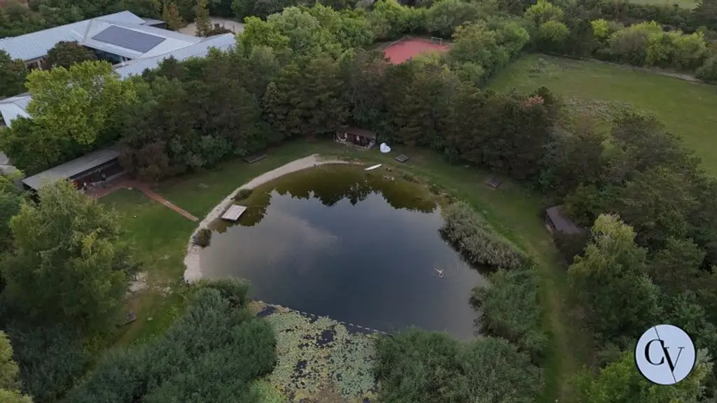 Tiny-Home auf einzigartigen Grundstück im Naturparadies mit Badesee, Sportplatz & Reithalle