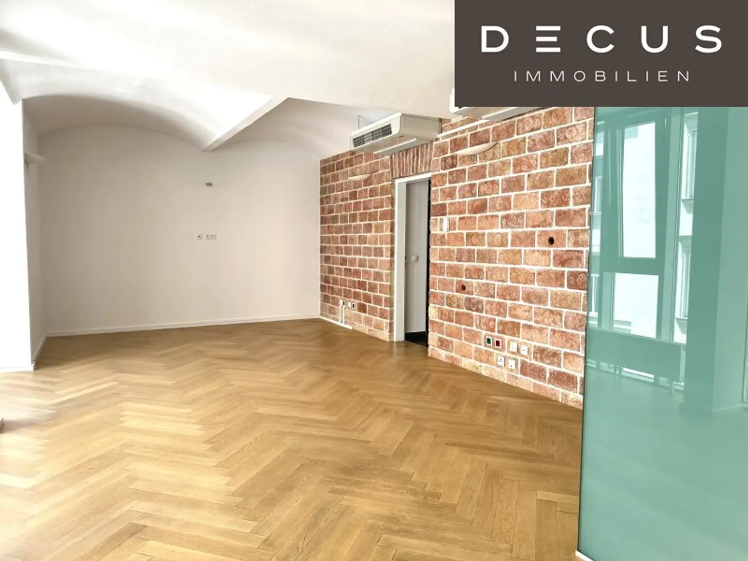 + + + REPRÄSENTATIVER ALTBAU + + + TOP CITY LAGE + + + 10 Räume + + +