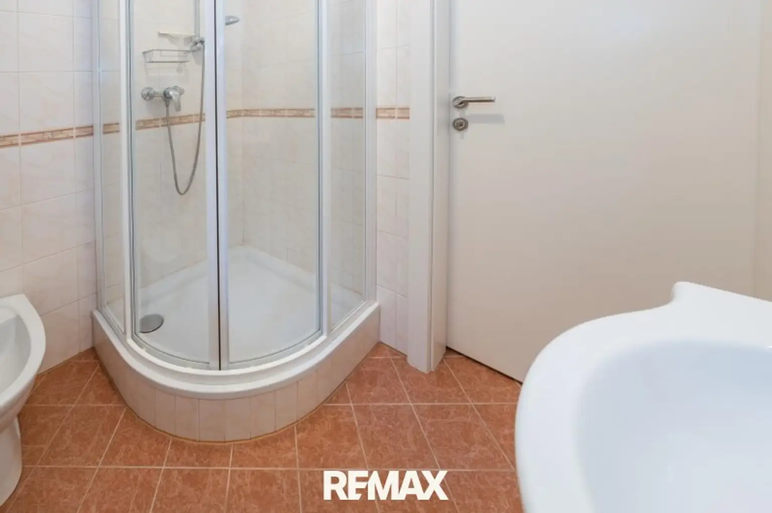 Bad mit Dusche KG