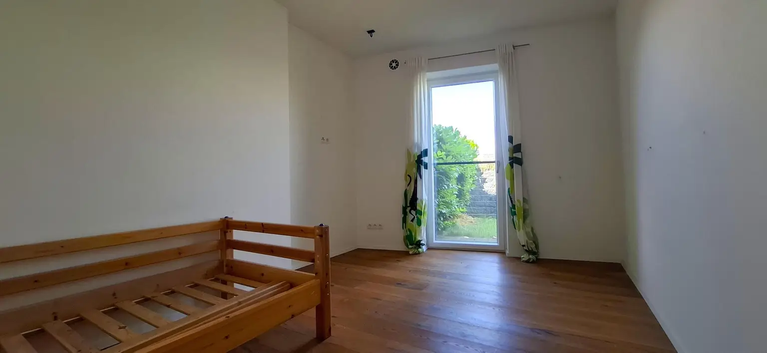 Neuwertige Familienwohnung mit Reihenhauscharakter