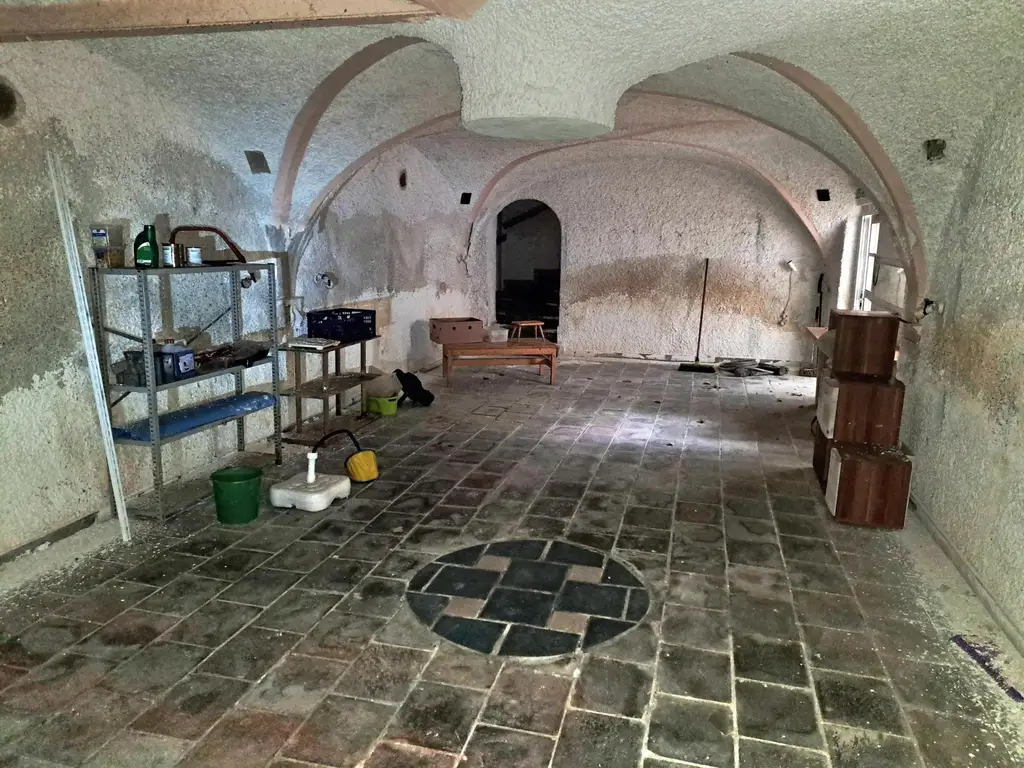 IMMOBILIE IM DORNRÖSCHENSCHLAF