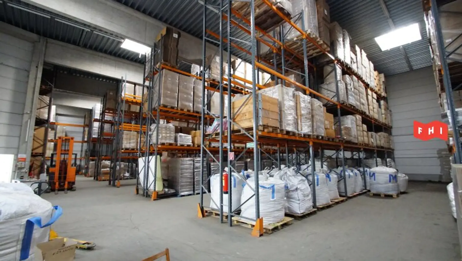 Logistikfläche***2 Hallen***30 Stellplätze***Ausbaupotential***