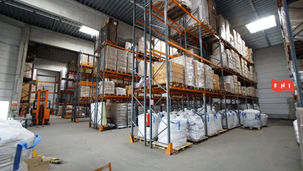 Logistikfläche***2 Hallen***30 Stellplätze***Ausbaupotential***