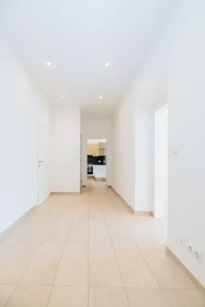 AB SOFORT BEZIEHBAR I BAHNHOFNAHE LAGE I BALKON I WG-GEEIGNET I KOMPLETT SANIERT I 3. OG MIT LIFT I HAUSTIERFREUNDLICH I HELL & FREUNDLICH I MODERNES BADEZIMMER MIT EBENERDIGE DUSCHE I PROJEKT WOHNEN I