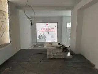 Gastraum mit Blick zum Markt