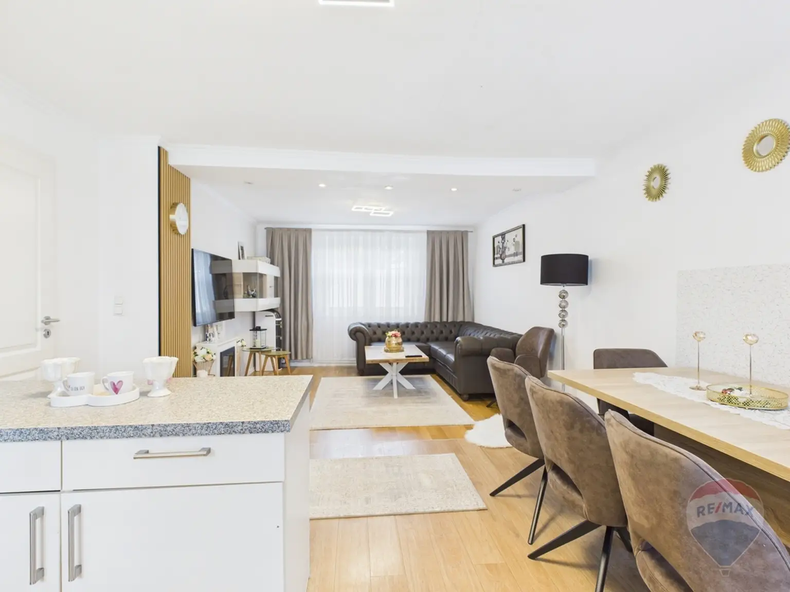 Wohnküche mit Ausgang Terrasse