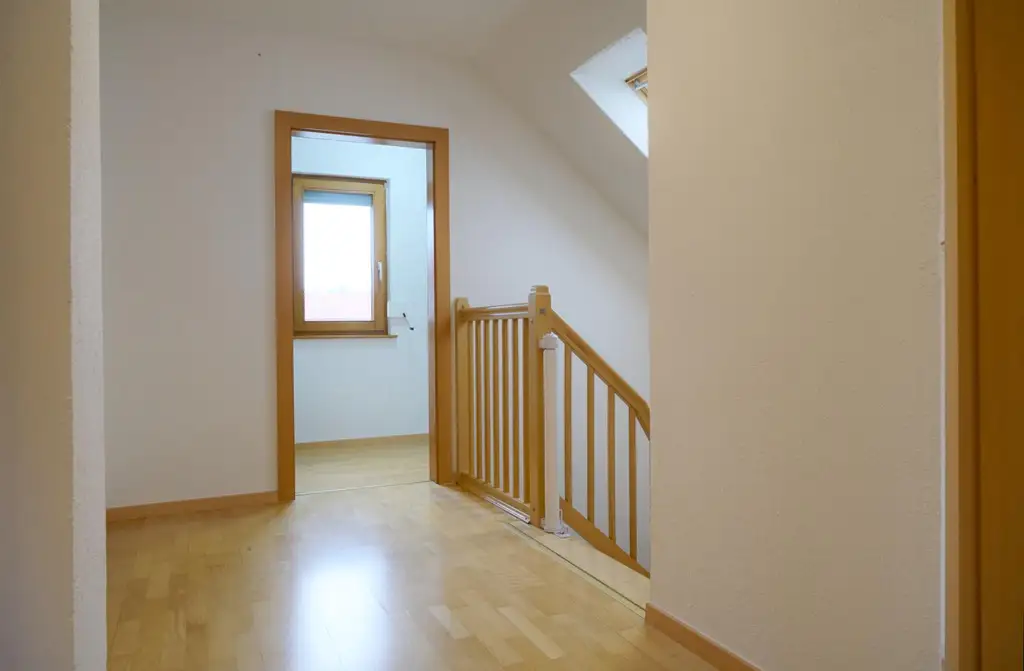 Heimeliges Doppelhaus in Holzbauweise – Wohnen mit Wohlfühlfaktor in ruhiger Siedlungslage!