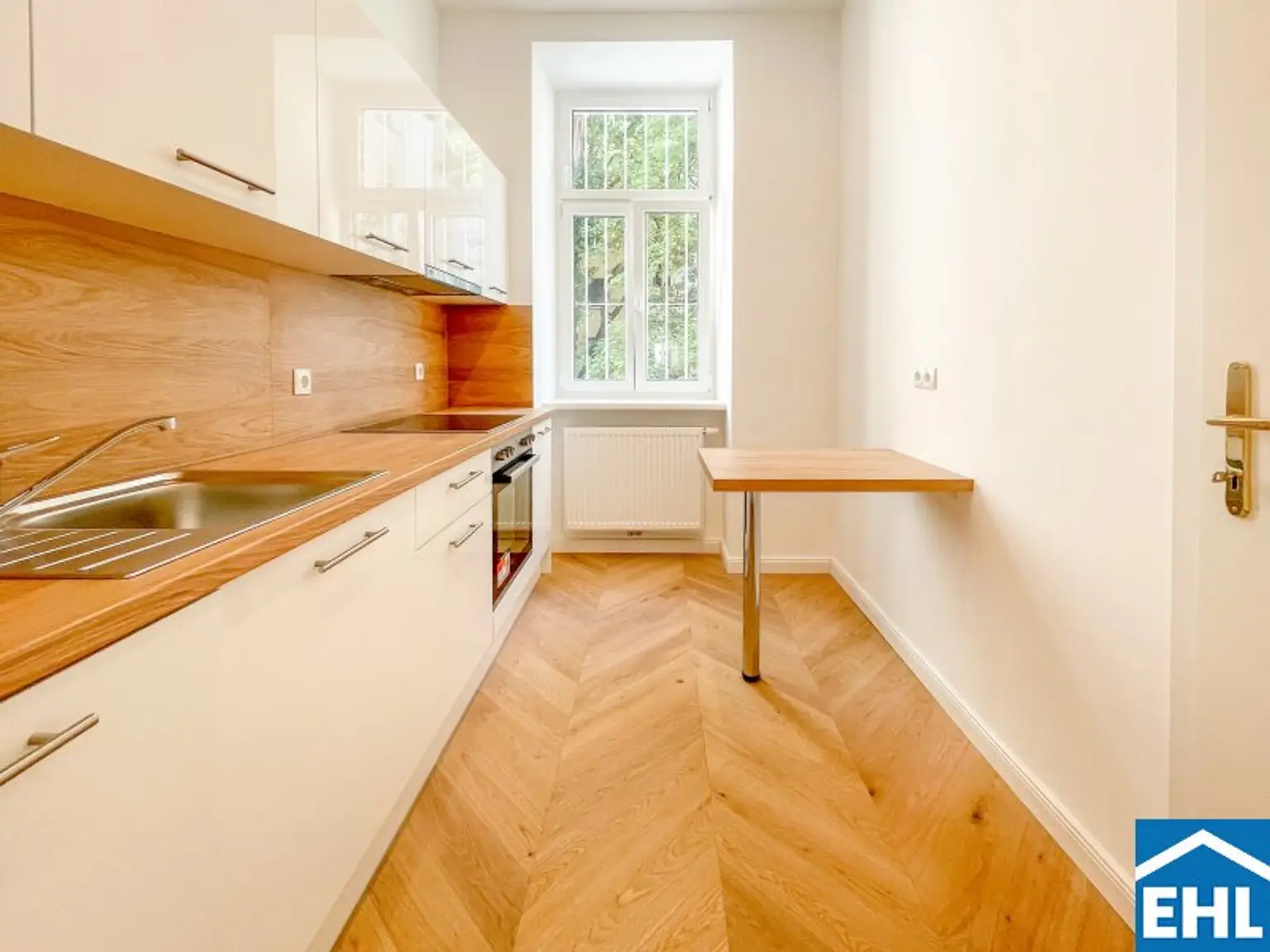 Sanierte 2-Zimmer-Altbauwohnung mit separater Küche Nähe Augarten