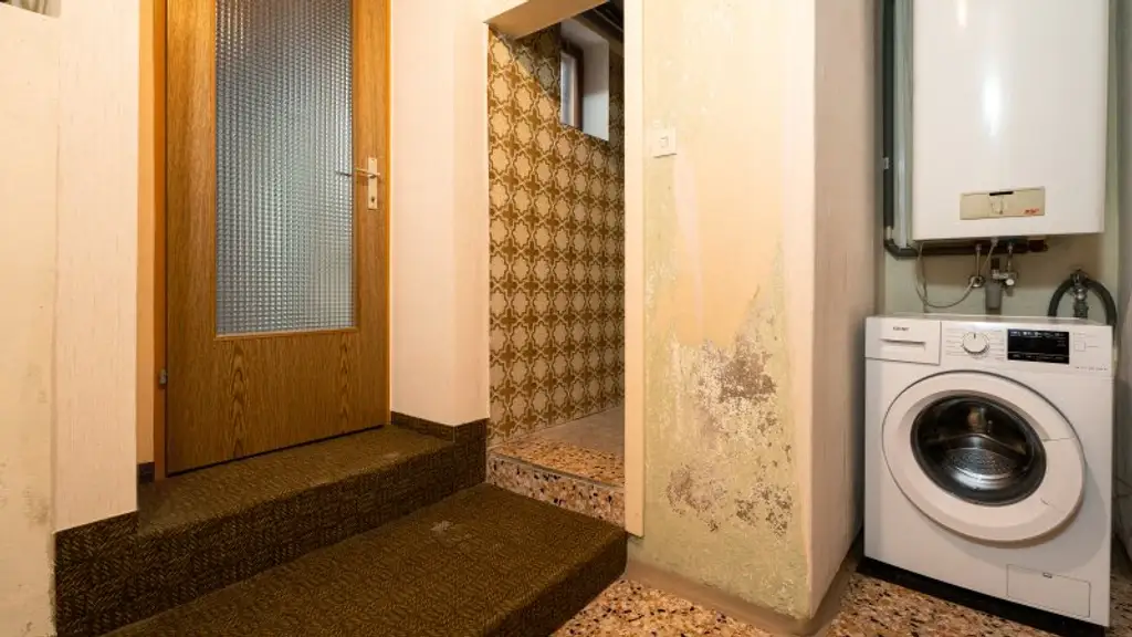 Renoviertes Haus in Loidesthal! Ein Hingucker! Großes Grundstück!