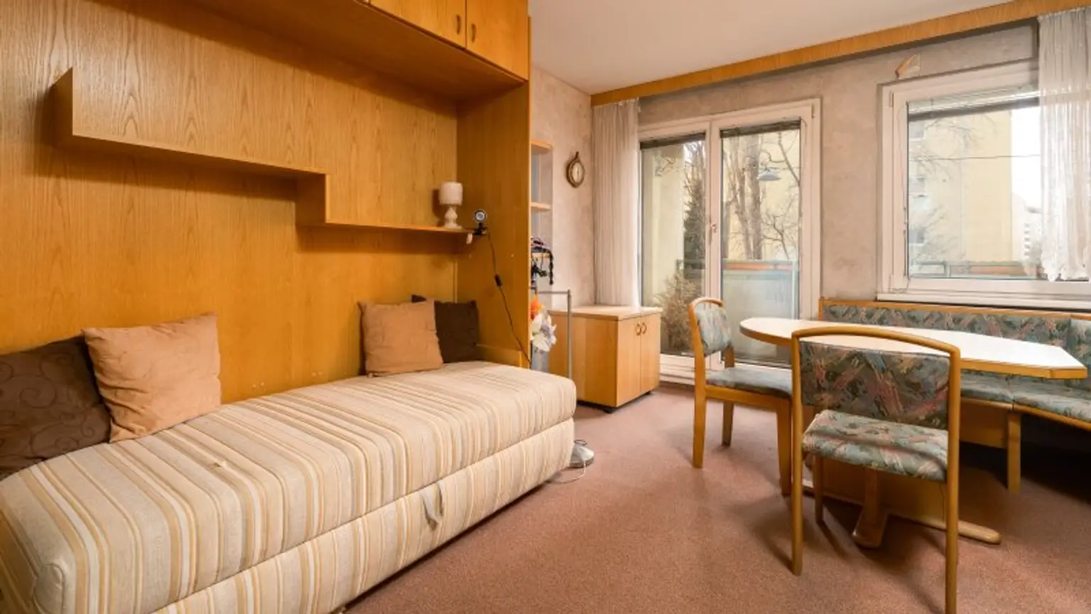 Wohn- u. Schlafzimmer