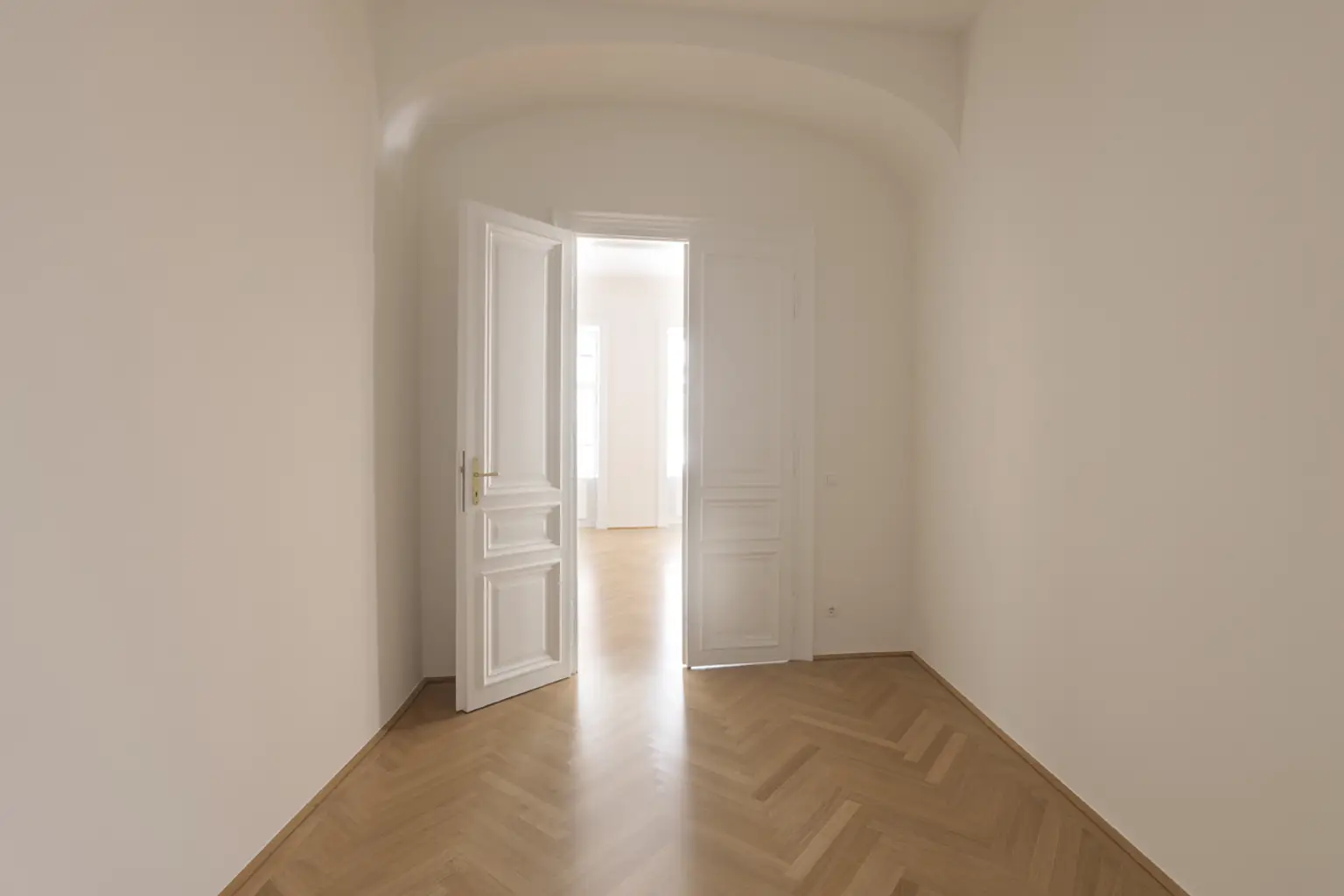 Unbefristete, ruhige 2-Zimmer-Wohnung mit Balkon in der Innenstadt