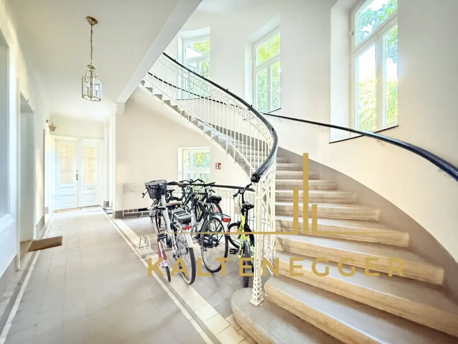 Nussdorf: Premium-Dachgeschoss mit Galerie und Loggia auf Gründerzeithaus – Erstbezug