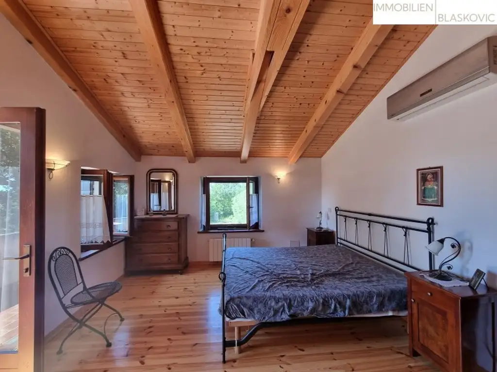 Rarität - Steinhaus auf einem Grundstück mit 17.700 m2 - teilweise touristische Zone!!